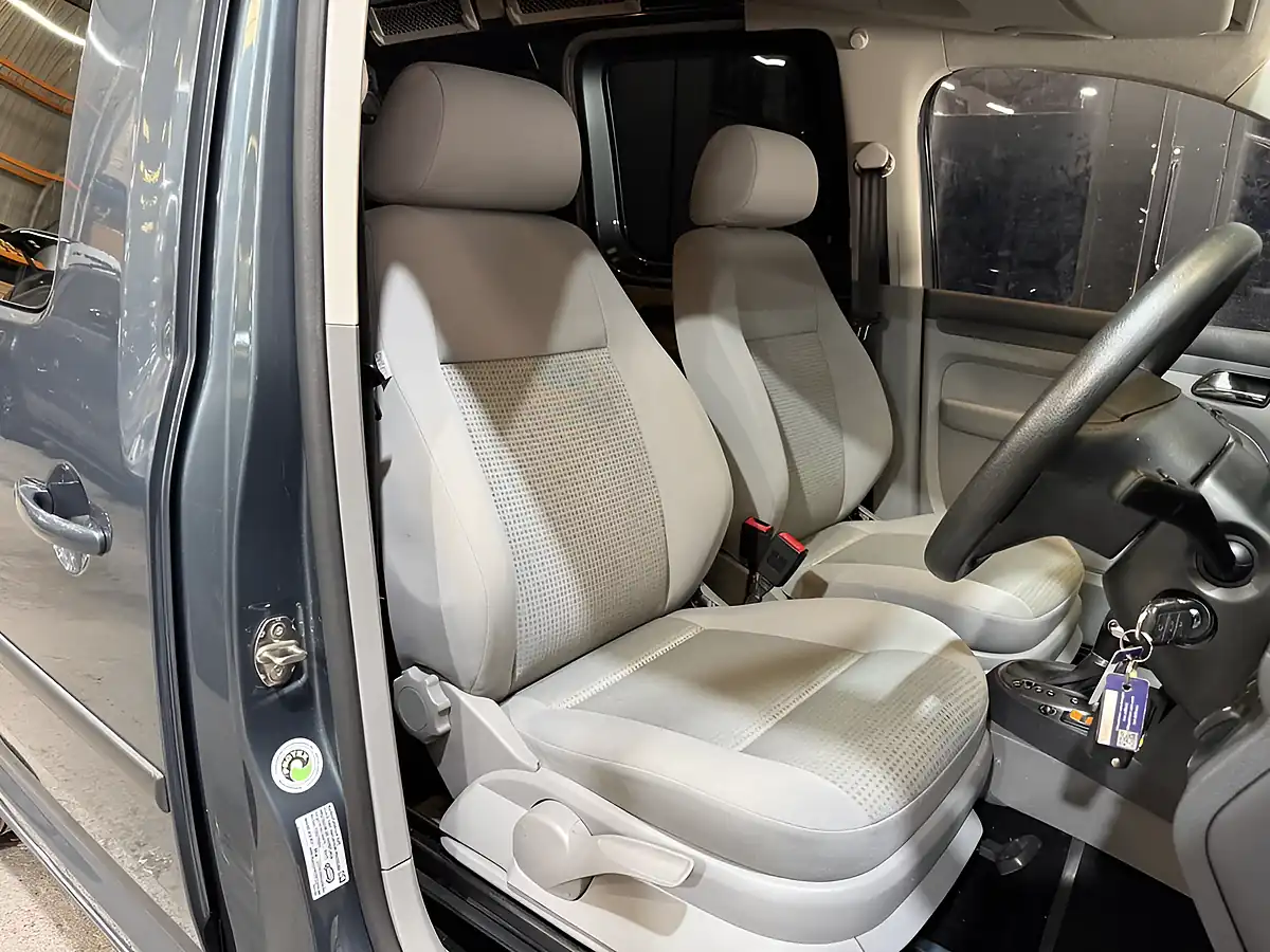 Used 2011 Volkswagen Caddy Maxi Life Grey - Interior and Exterior details 14