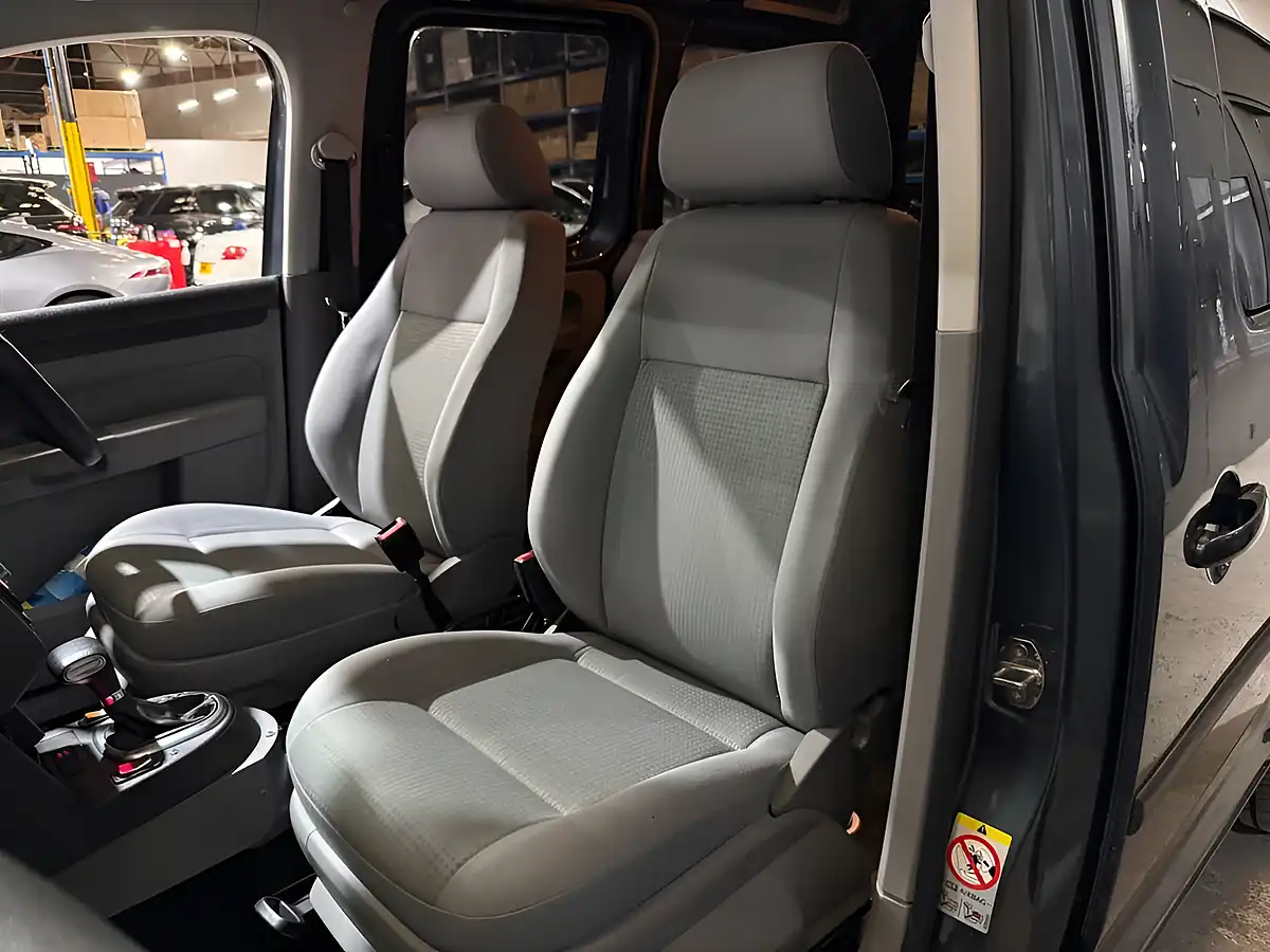 Used 2011 Volkswagen Caddy Maxi Life Grey - Interior and Exterior details 15