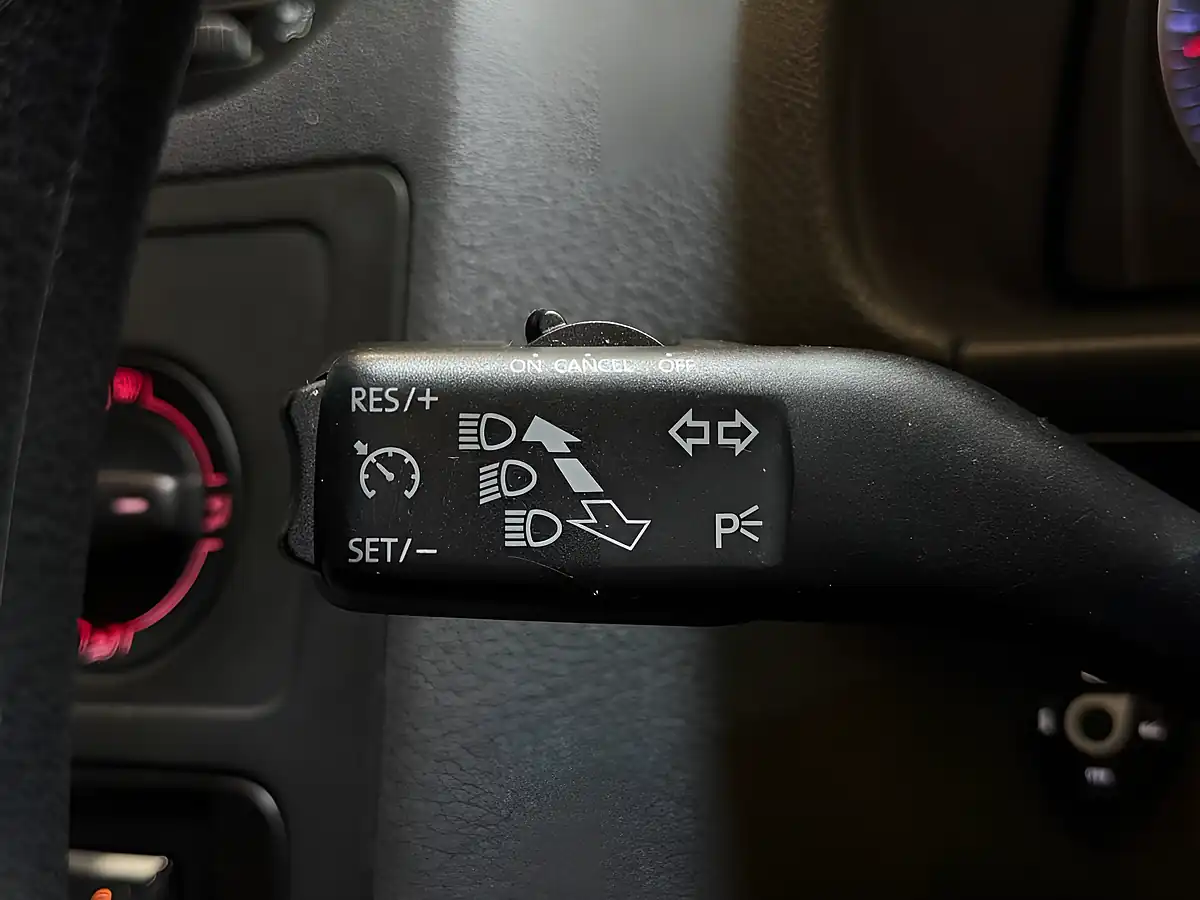 Used 2011 Volkswagen Caddy Maxi Life Grey - Interior and Exterior details 19