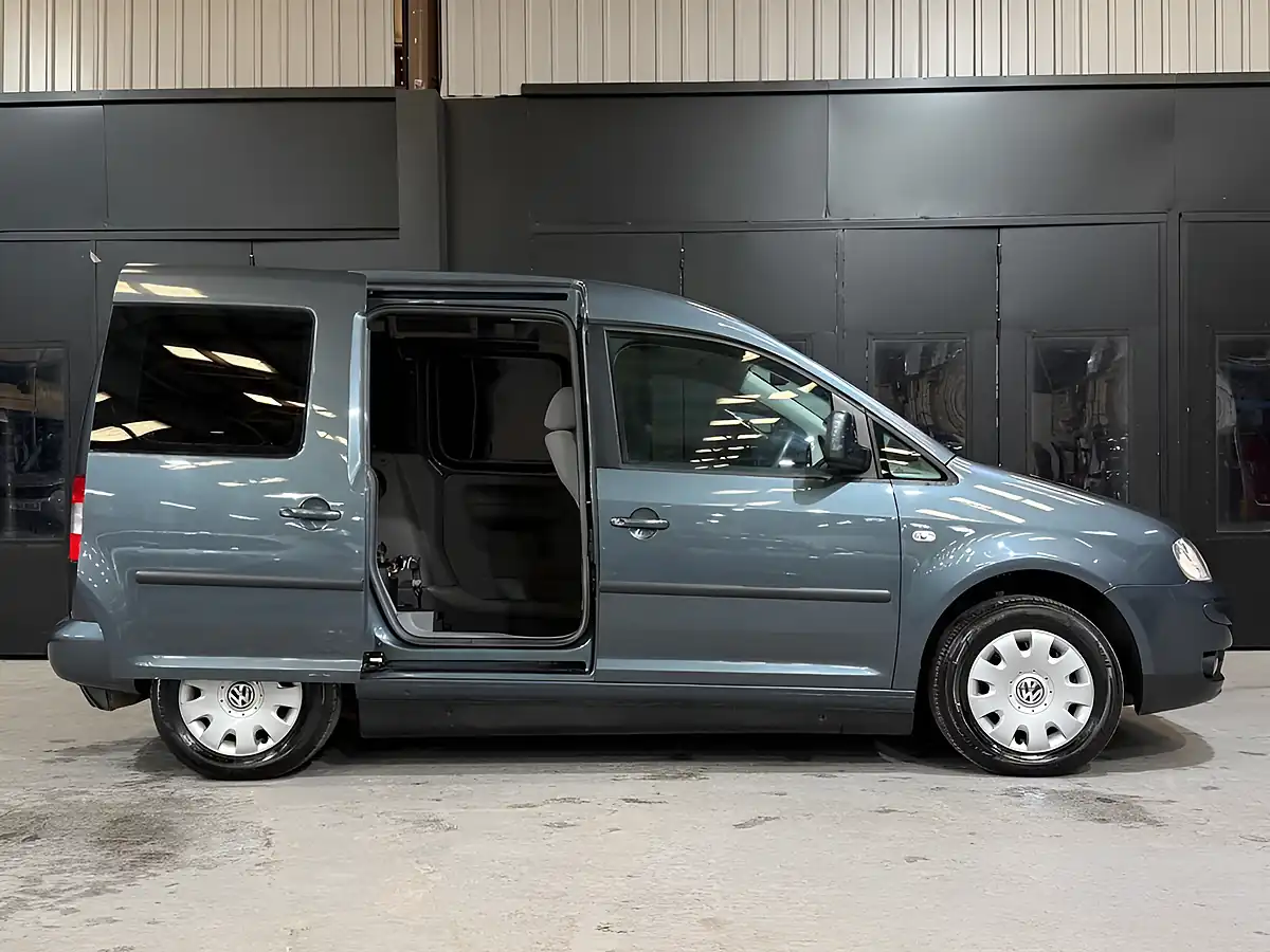 Used 2011 Volkswagen Caddy Maxi Life Grey - Interior and Exterior details 5