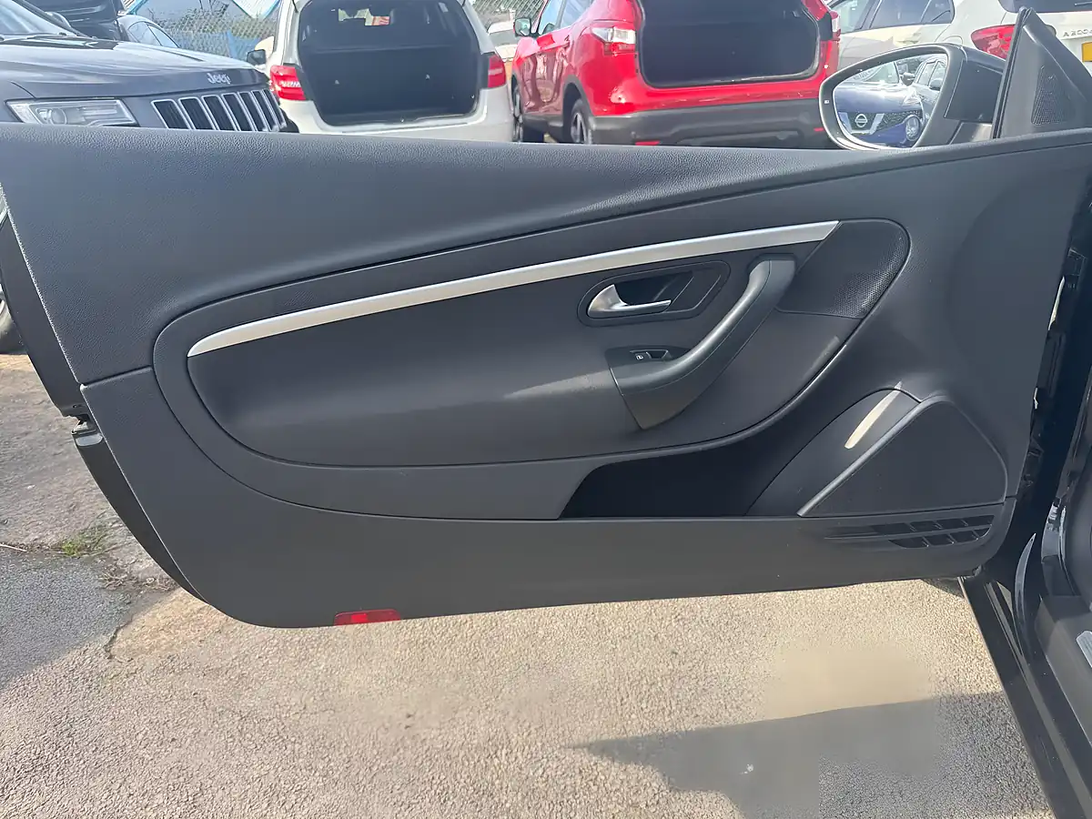 Used 2011 Volkswagen Eos Bluemotion Tech Sport Cabriolet Black - Interior and Exterior details 15