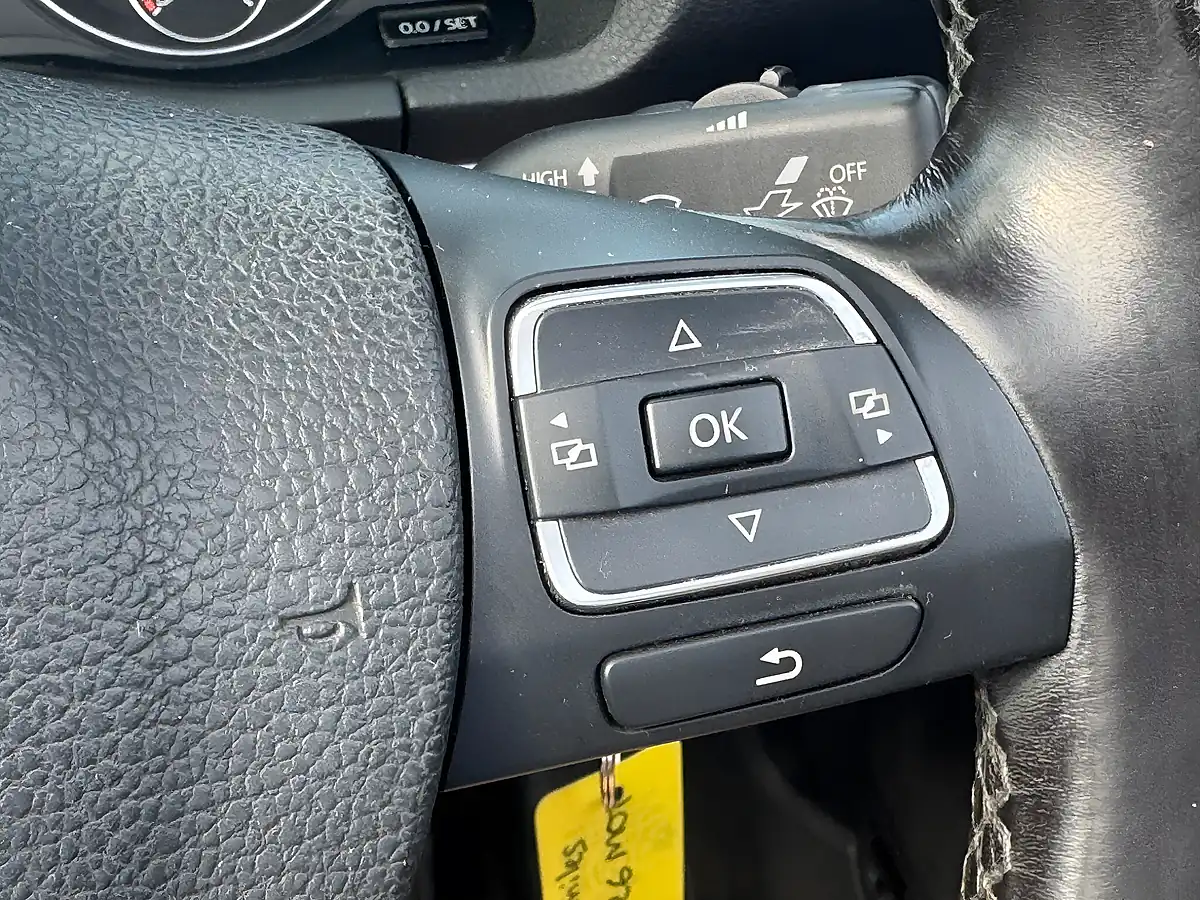 Used 2011 Volkswagen Eos Bluemotion Tech Sport Cabriolet Black - Interior and Exterior details 17