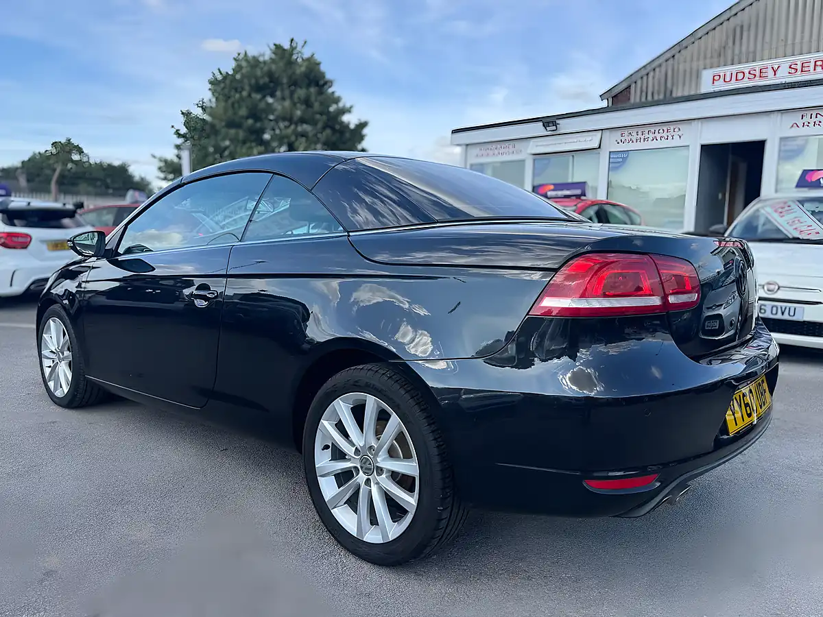 Used 2011 Volkswagen Eos Bluemotion Tech Sport Cabriolet Black - Interior and Exterior details 8