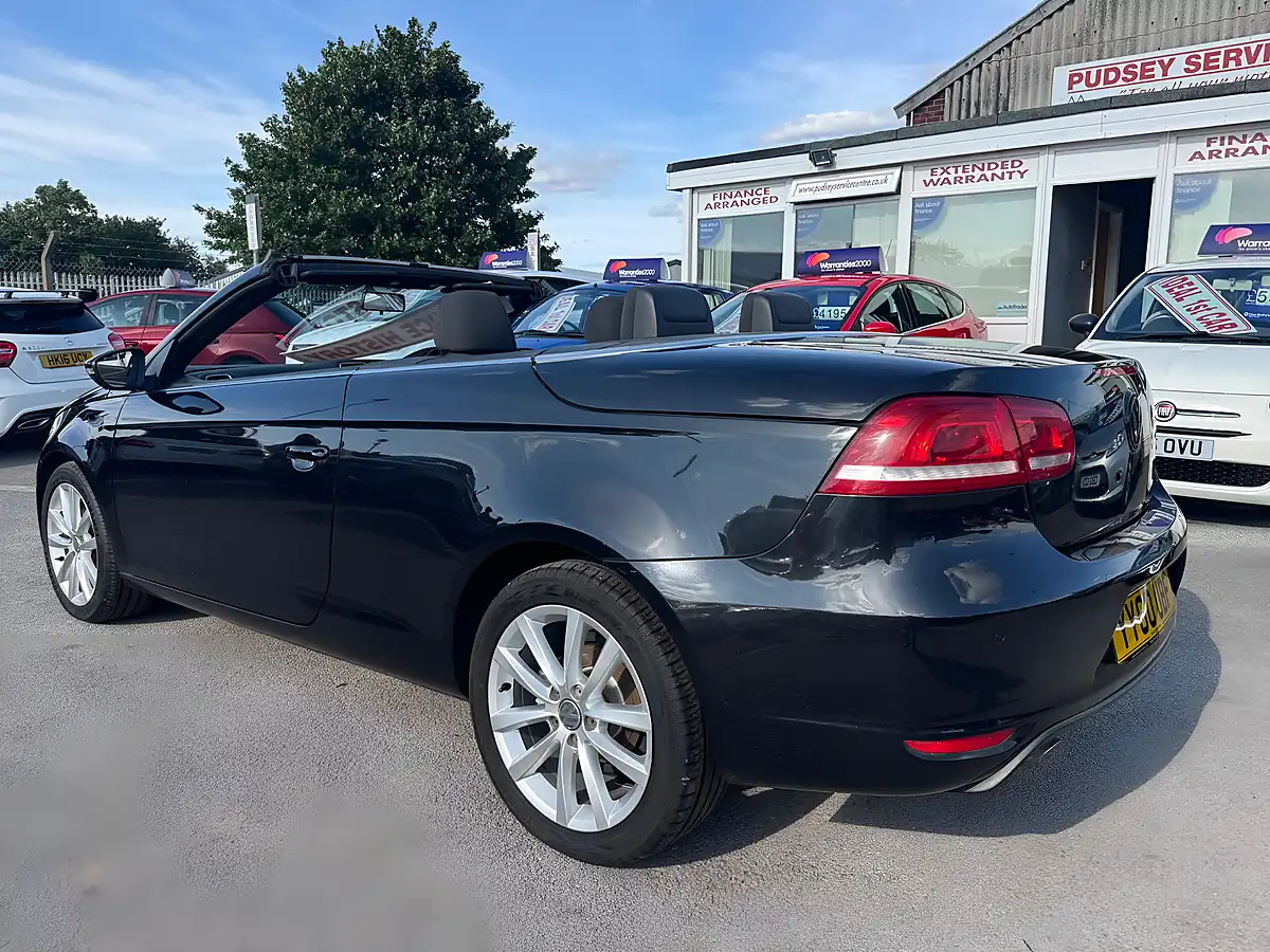 Used 2011 Volkswagen Eos Bluemotion Tech Sport Cabriolet Black - Interior and Exterior details 9