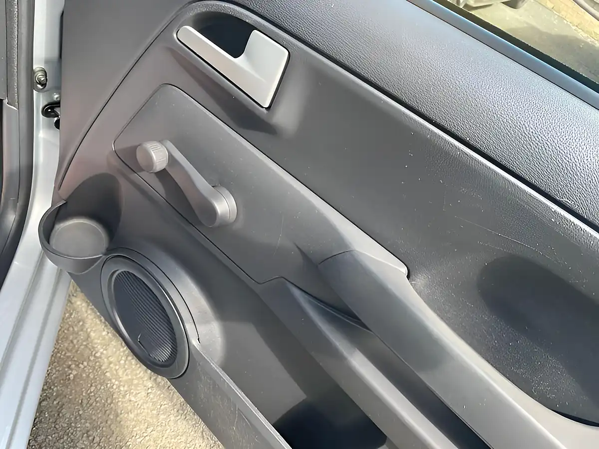 Used 2011 Volkswagen Fox Silver - Interior and Exterior details 17