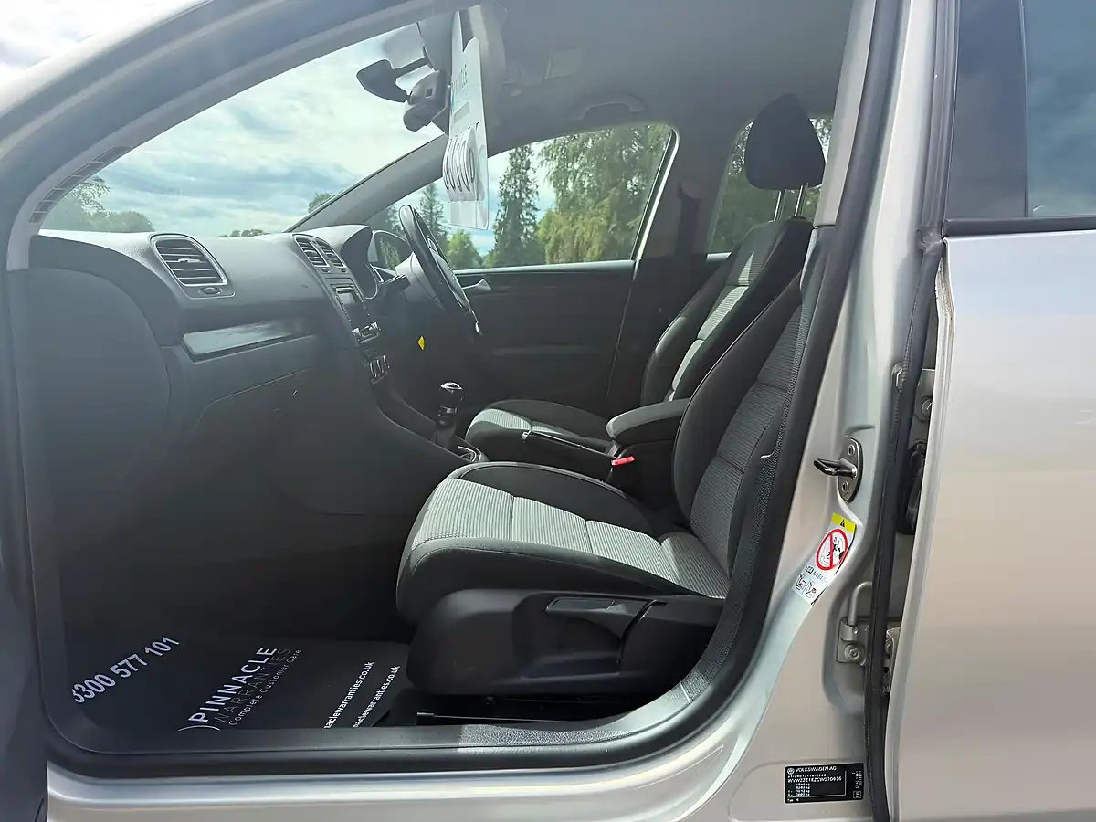 Used 2011 Volkswagen Golf Bluemotion Tech Match Silver - Interior and Exterior details 10
