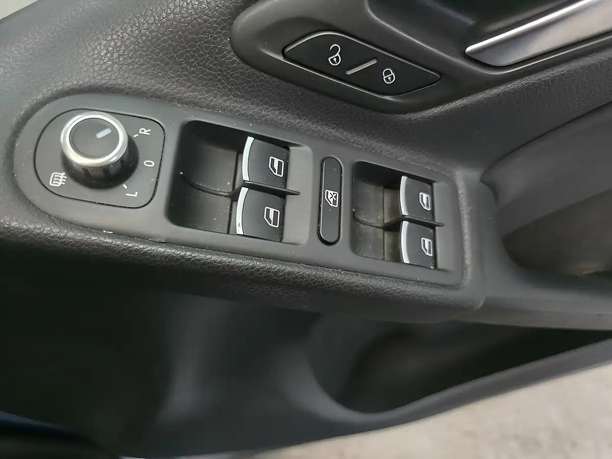 Used 2011 Volkswagen Golf GT (leather) Blue - Interior and Exterior details 17