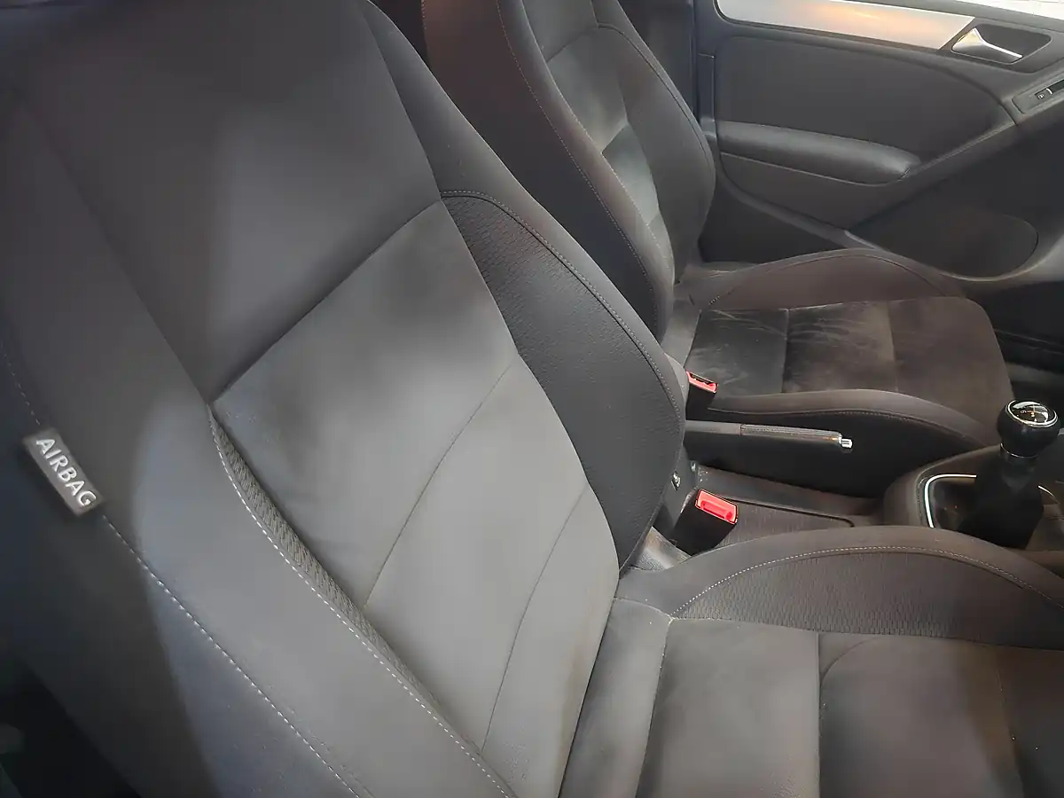 Used 2011 Volkswagen Golf GT (leather) Blue - Interior and Exterior details 18