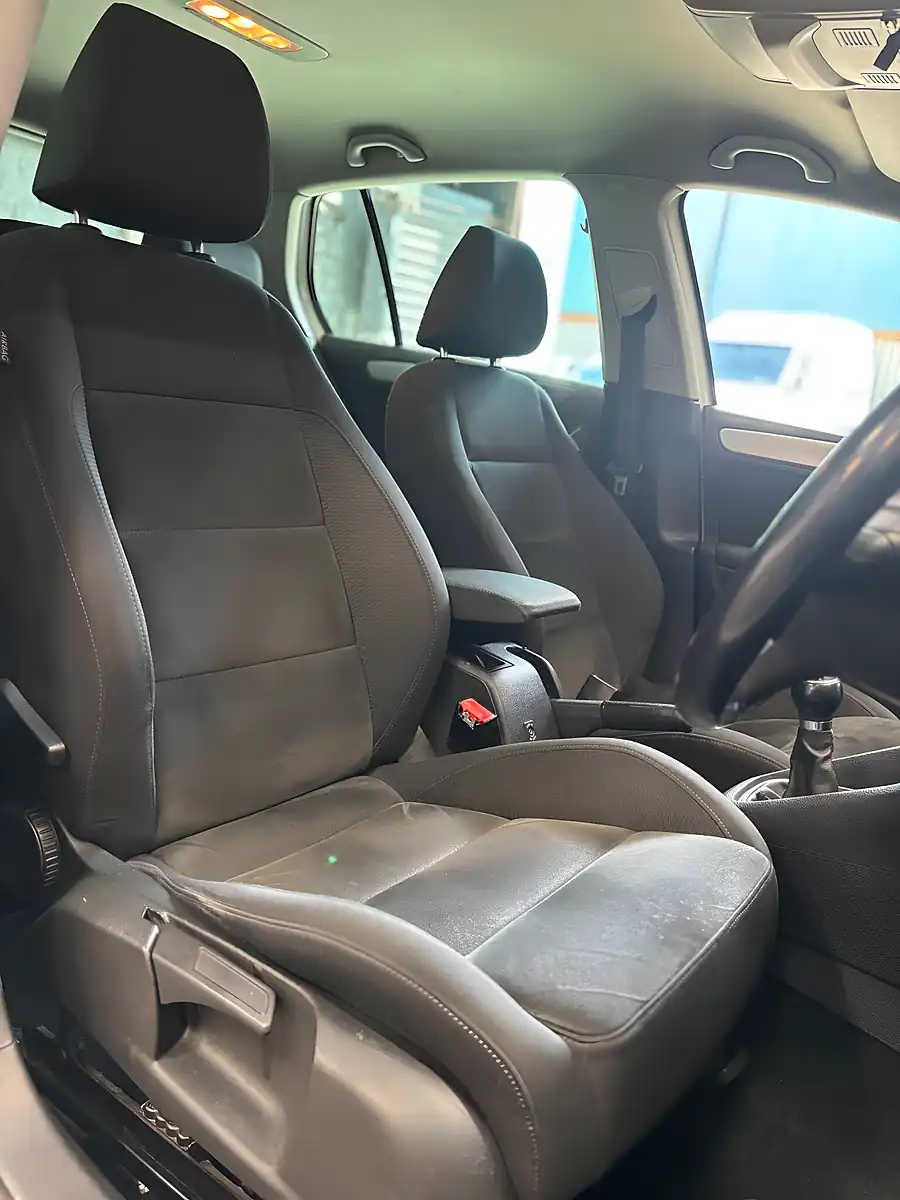 Used 2011 Volkswagen Golf GT (leather) White - Interior and Exterior details 10