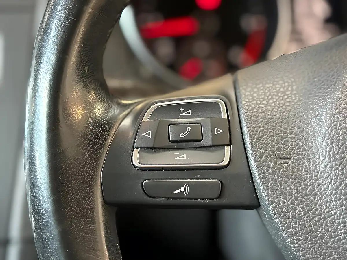 Used 2011 Volkswagen Golf GT (leather) White - Interior and Exterior details 11