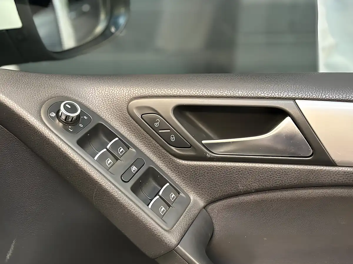 Used 2011 Volkswagen Golf GT (leather) White - Interior and Exterior details 13