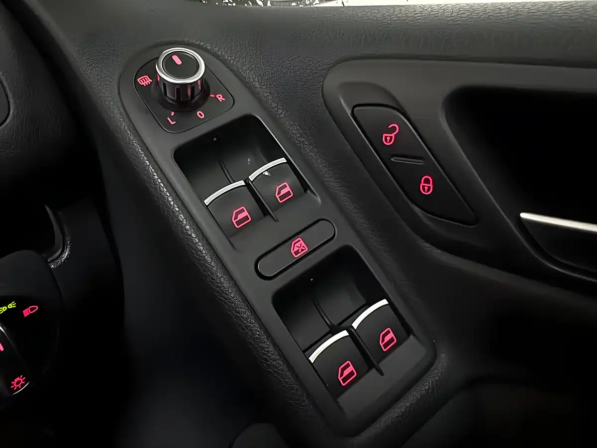 Used 2011 Volkswagen Golf GTI Candy White - Interior and Exterior details 13