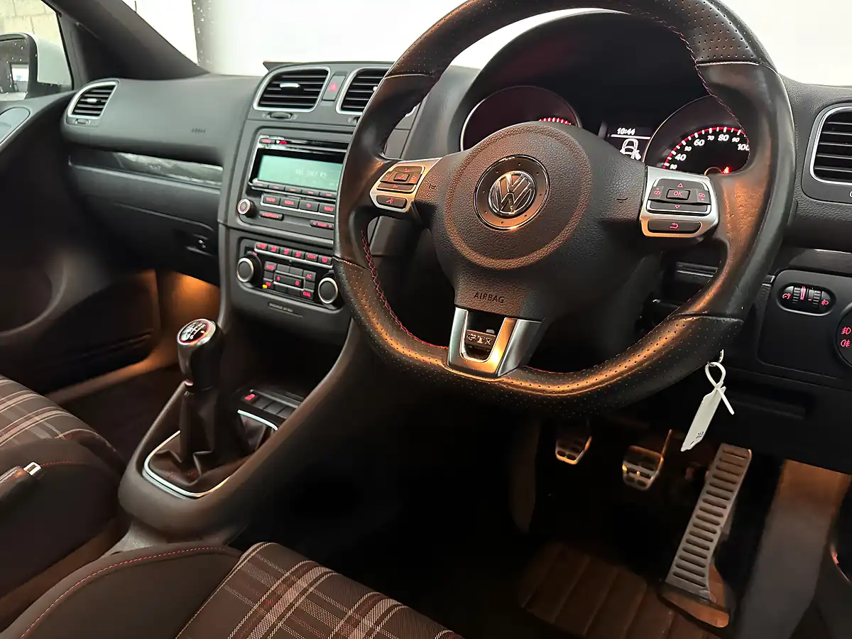 Used 2011 Volkswagen Golf GTI Candy White - Interior and Exterior details 3