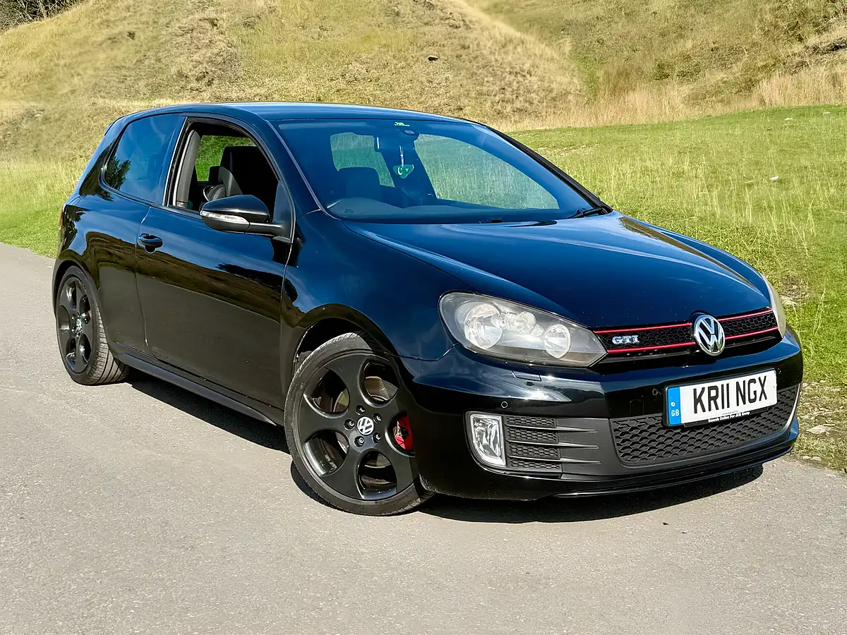 Used 2011 Volkswagen Golf GTI (leather) Black - Interior and Exterior details 17