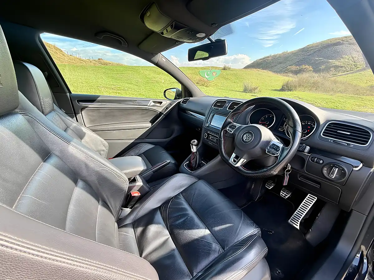 Used 2011 Volkswagen Golf GTI (leather) Black - Interior and Exterior details 8