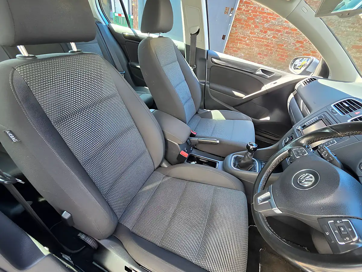 Used 2011 Volkswagen Golf Match Blue - Interior and Exterior details 10
