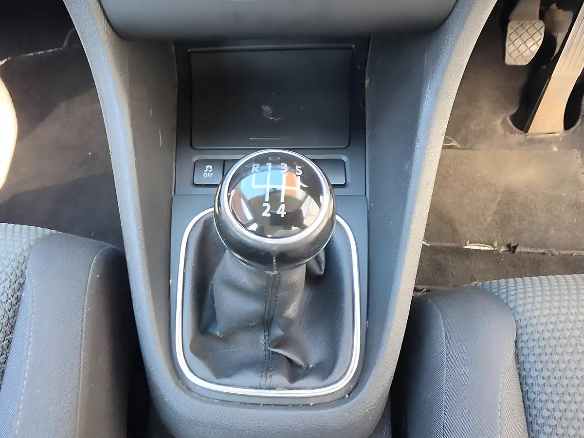 Used 2011 Volkswagen Golf Match Blue - Interior and Exterior details 16