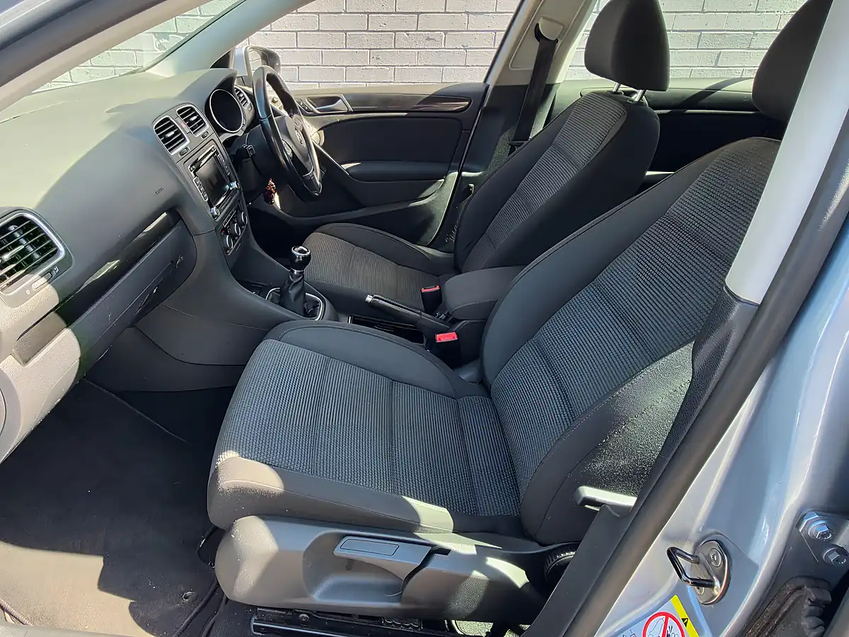 Used 2011 Volkswagen Golf Match Blue - Interior and Exterior details 20