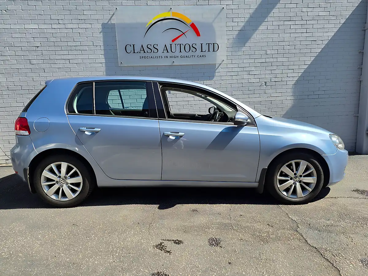 Used 2011 Volkswagen Golf Match Blue - Interior and Exterior details 9