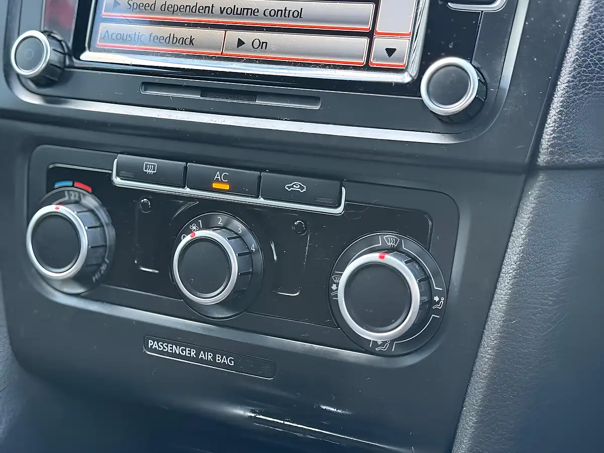Used 2011 Volkswagen Golf Match Blue - Interior and Exterior details 16