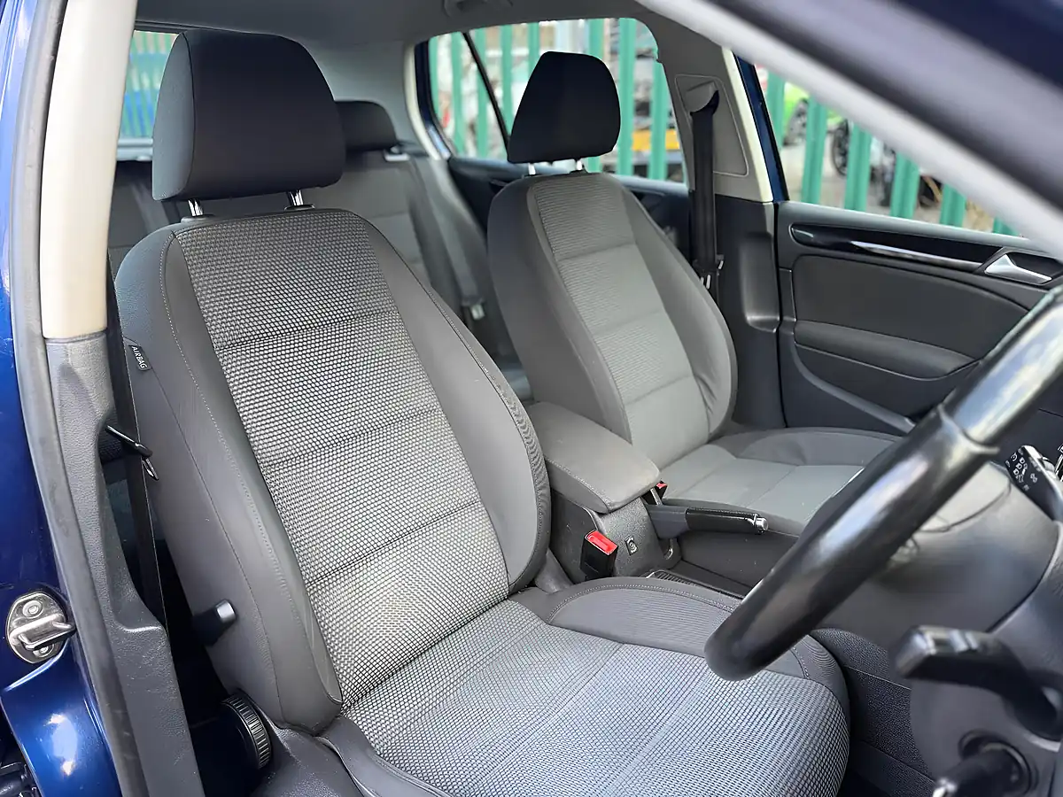 Used 2011 Volkswagen Golf Match Blue - Interior and Exterior details 19