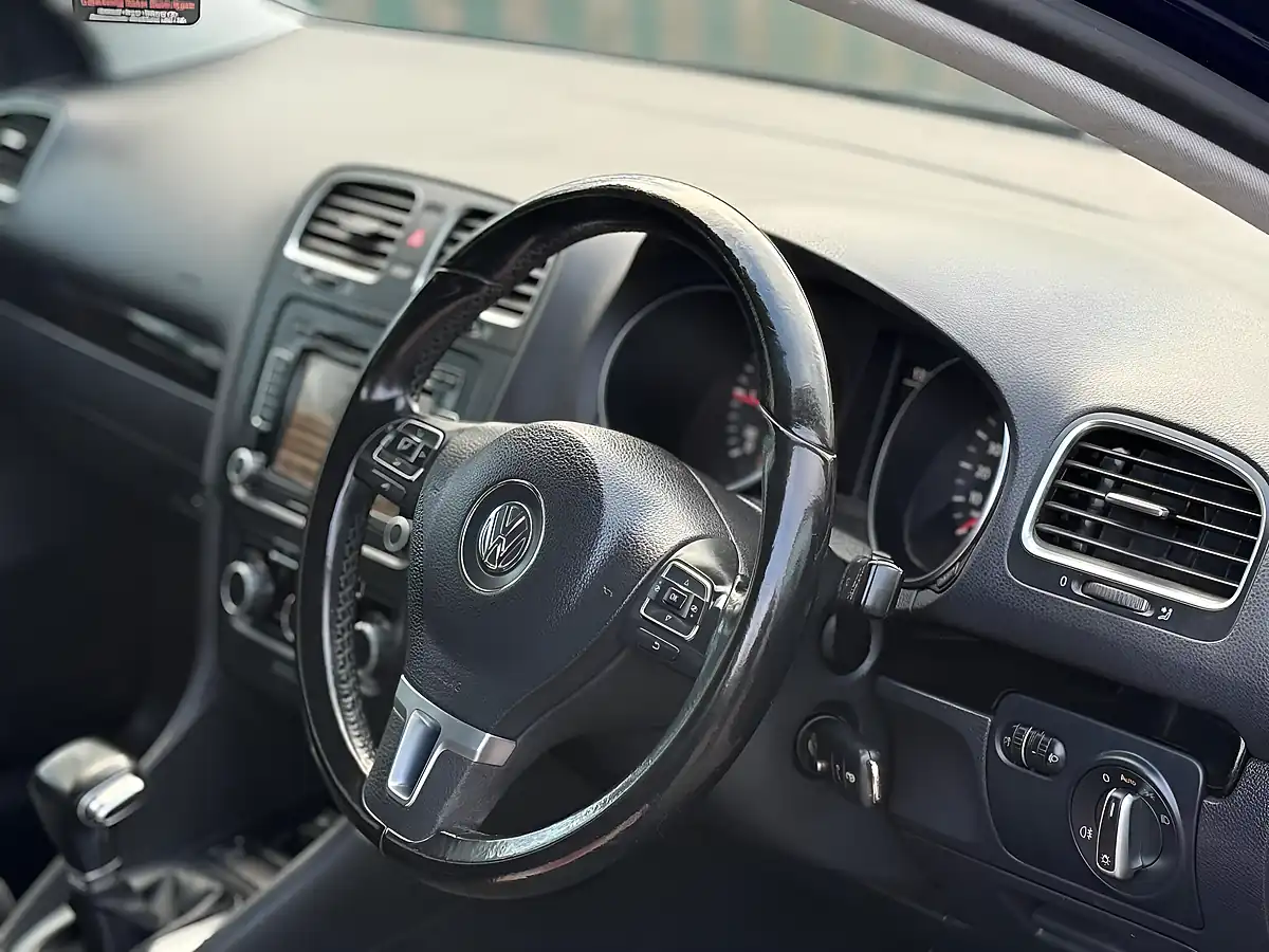 Used 2011 Volkswagen Golf Match Blue - Interior and Exterior details 3