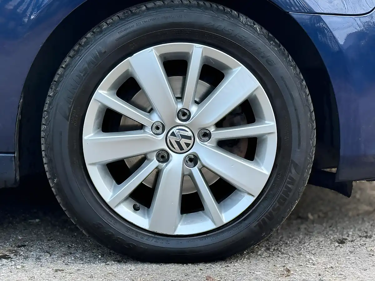 Used 2011 Volkswagen Golf Match Blue - Interior and Exterior details 7