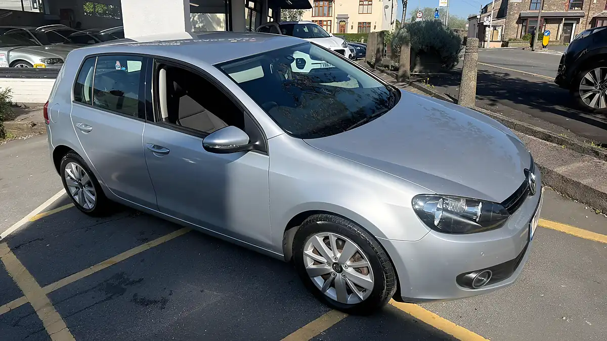 Used 2011 Volkswagen Golf Match Silver - Interior and Exterior details 10