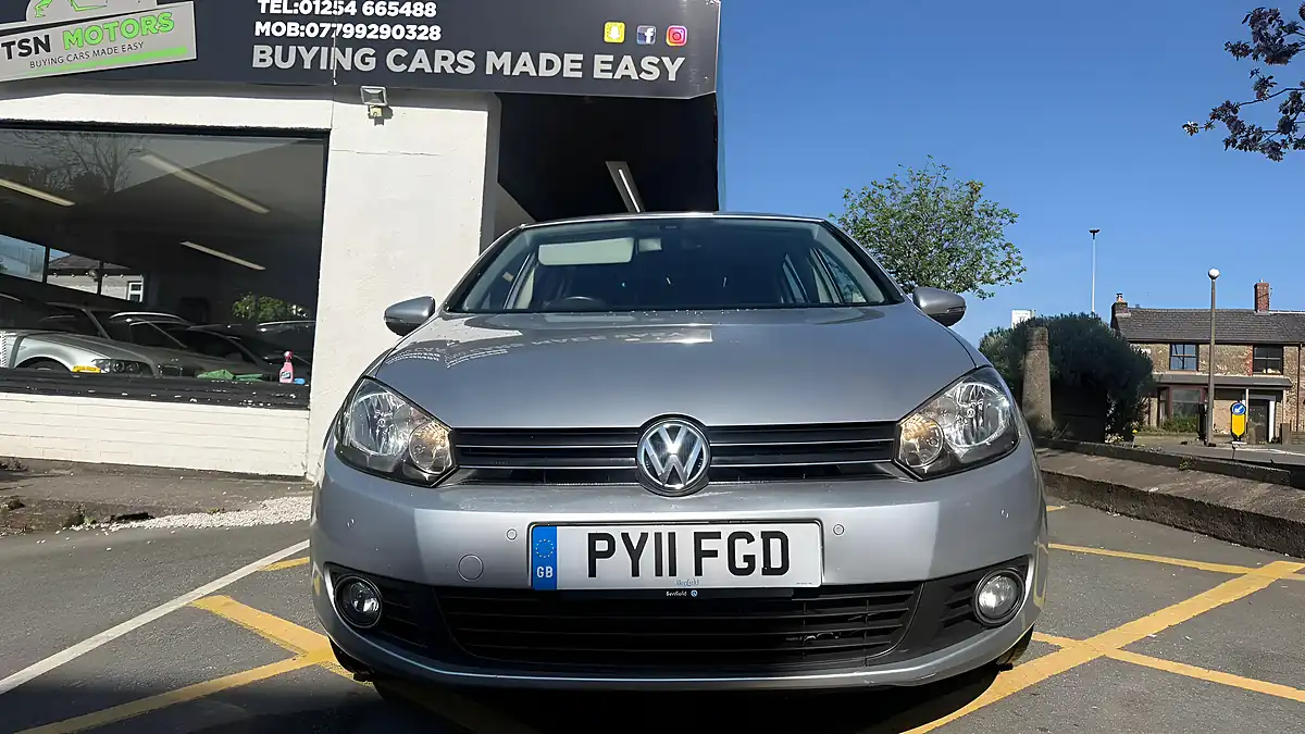Used 2011 Volkswagen Golf Match Silver - Interior and Exterior details 12