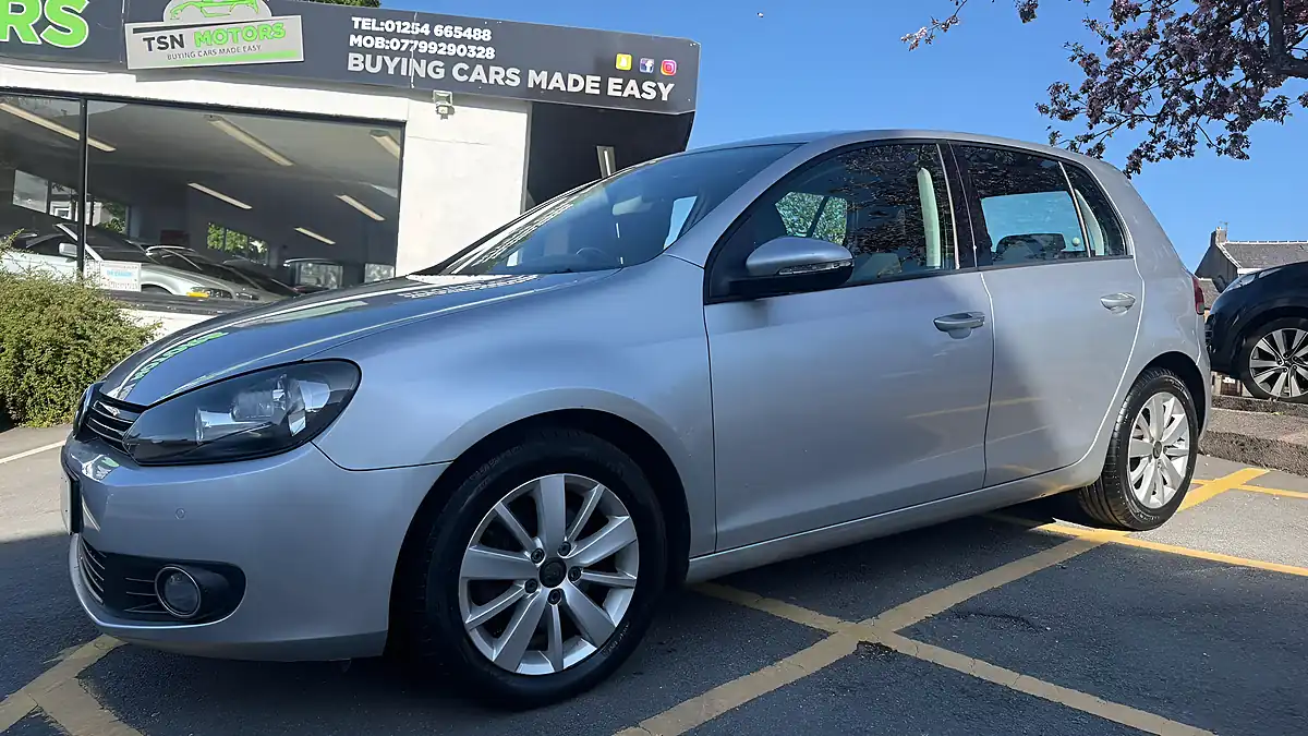 Used 2011 Volkswagen Golf Match Silver - Interior and Exterior details 13