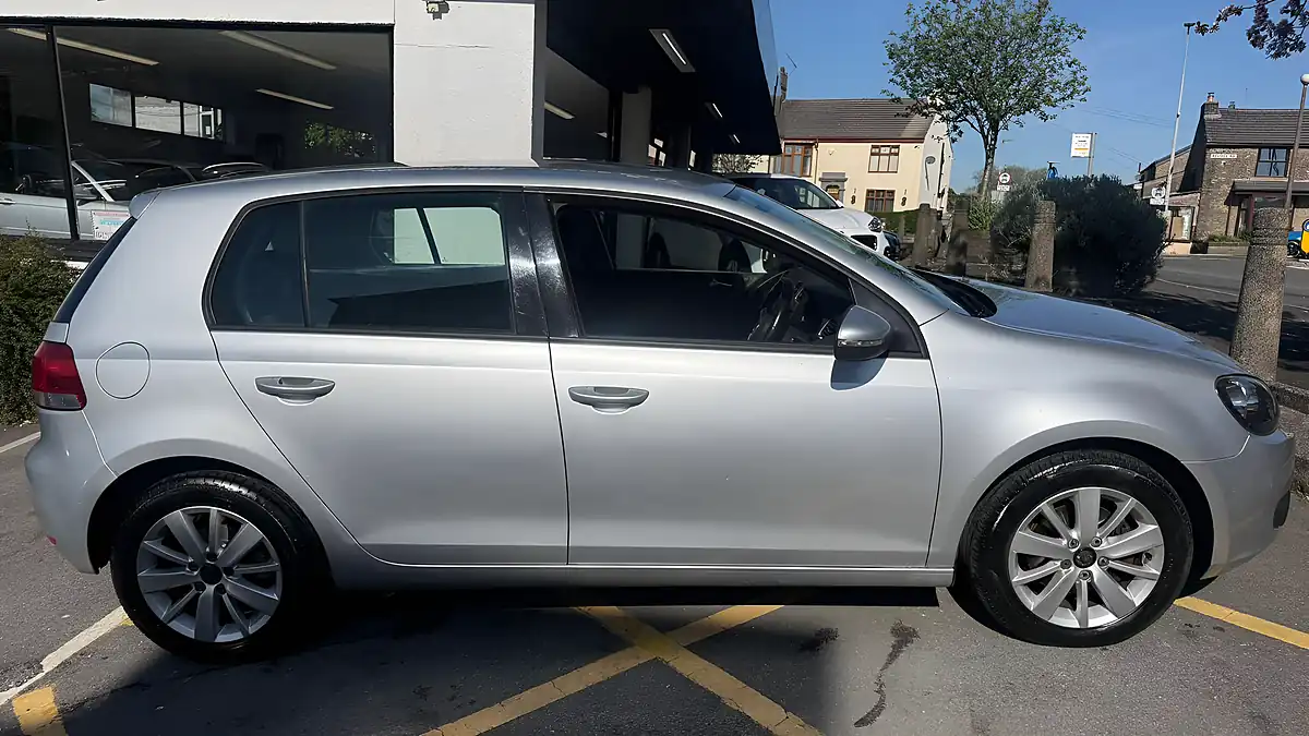 Used 2011 Volkswagen Golf Match Silver - Interior and Exterior details 14