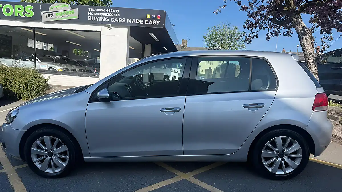 Used 2011 Volkswagen Golf Match Silver - Interior and Exterior details 15