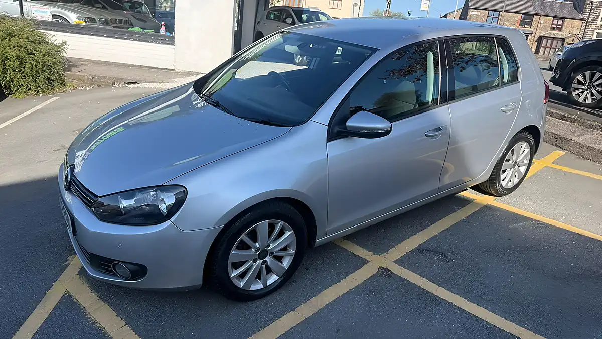 Used 2011 Volkswagen Golf Match Silver - Interior and Exterior details 3
