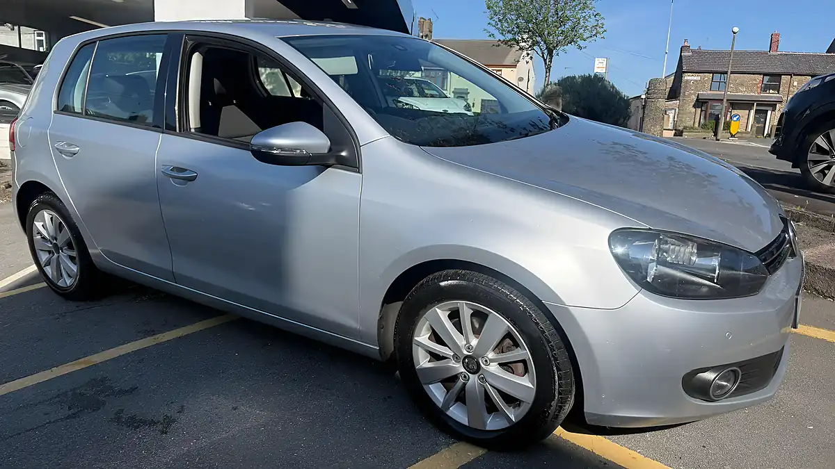 Used 2011 Volkswagen Golf Match Silver - Interior and Exterior details 4
