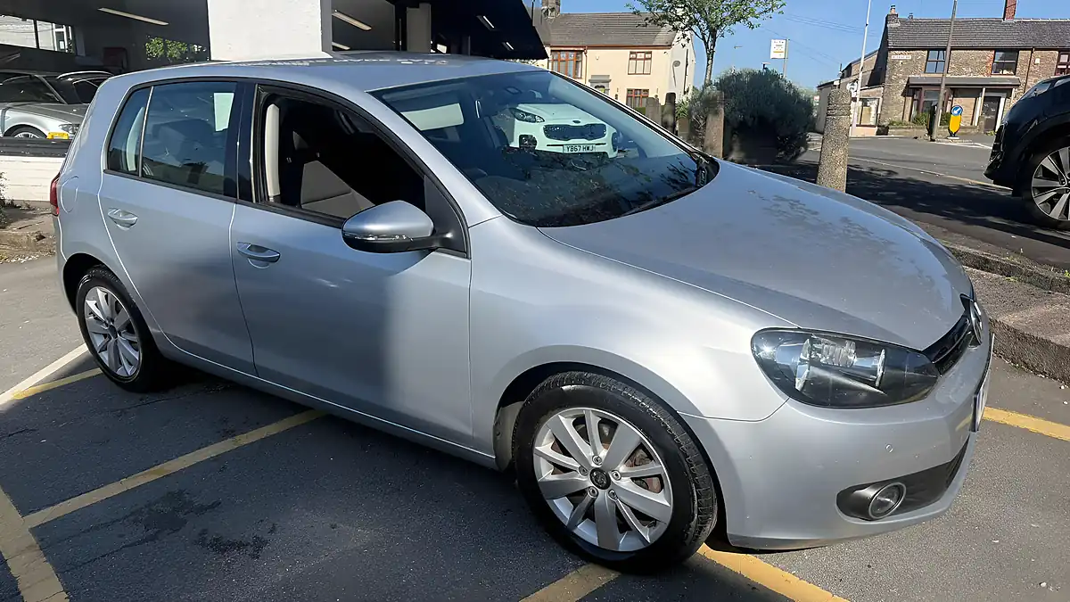 Used 2011 Volkswagen Golf Match Silver - Interior and Exterior details 7