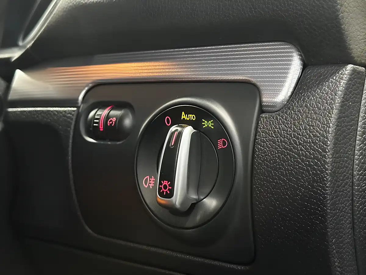 Used 2011 Volkswagen Golf R Blue - Interior and Exterior details 13