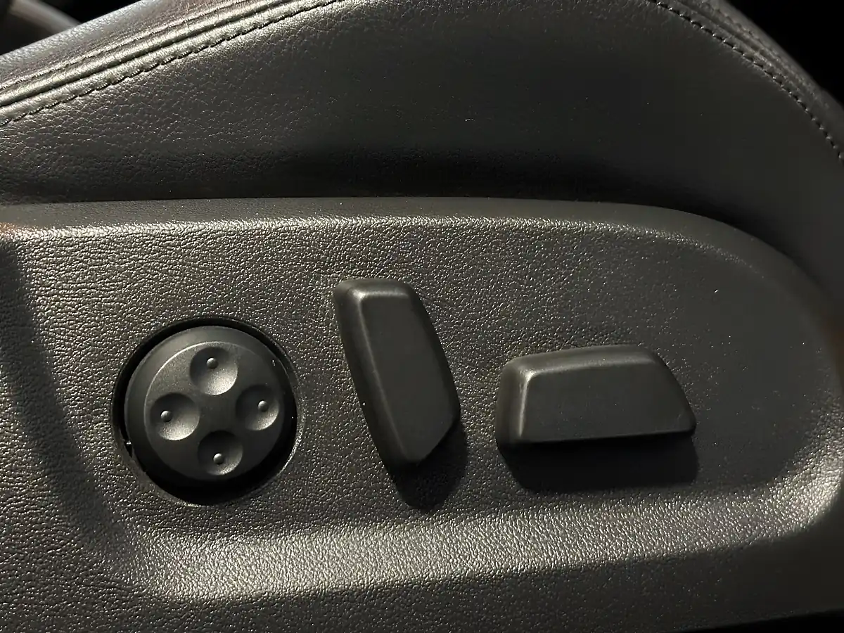 Used 2011 Volkswagen Golf R Blue - Interior and Exterior details 16