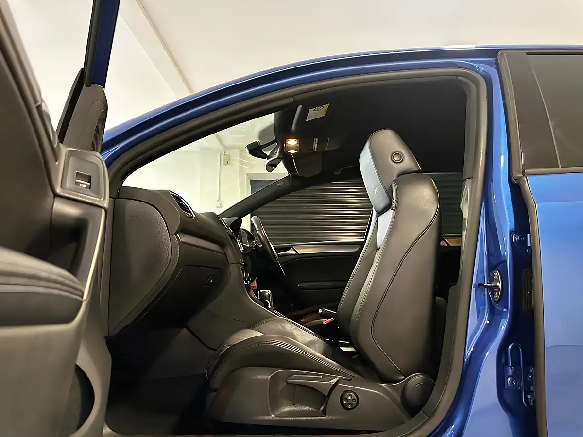 Used 2011 Volkswagen Golf R Blue - Interior and Exterior details 18