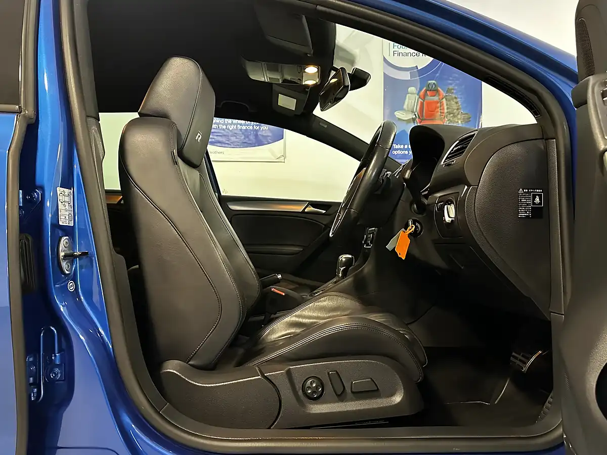 Used 2011 Volkswagen Golf R Blue - Interior and Exterior details 3