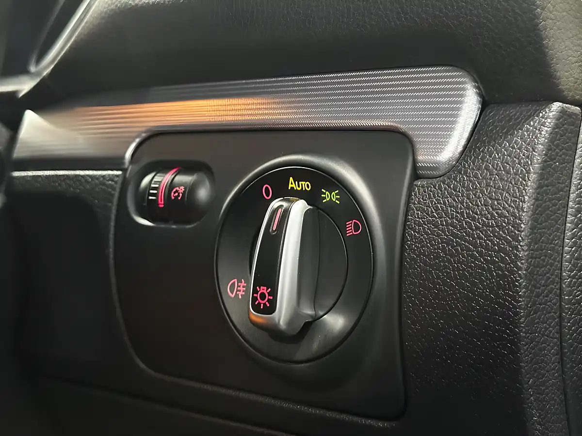 Used 2011 Volkswagen Golf R (leather) Blue - Interior and Exterior details 13