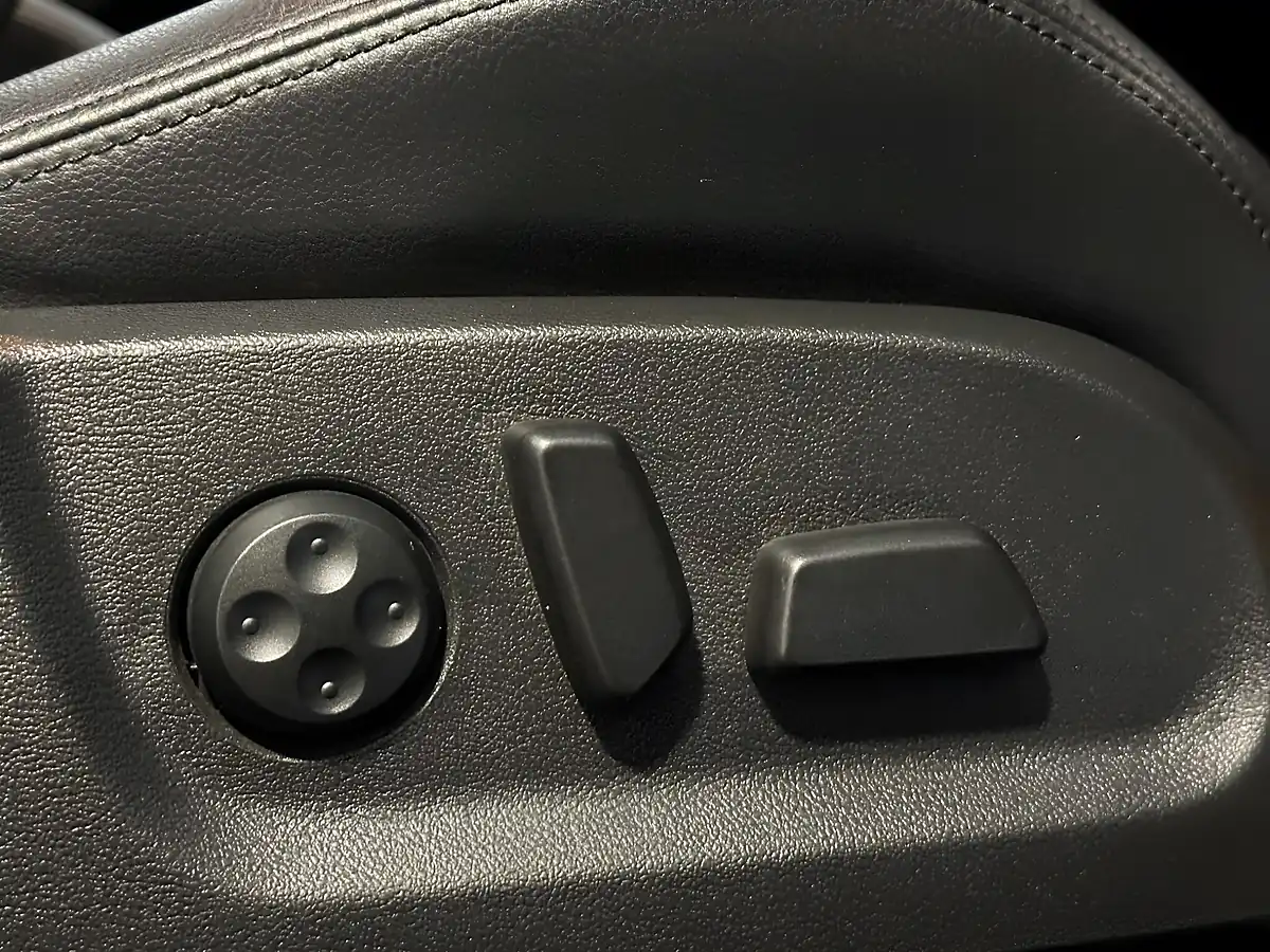 Used 2011 Volkswagen Golf R (leather) Blue - Interior and Exterior details 16