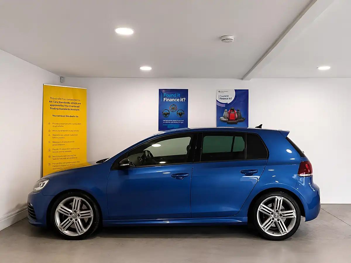 Used 2011 Volkswagen Golf R (leather) Blue - Interior and Exterior details 9