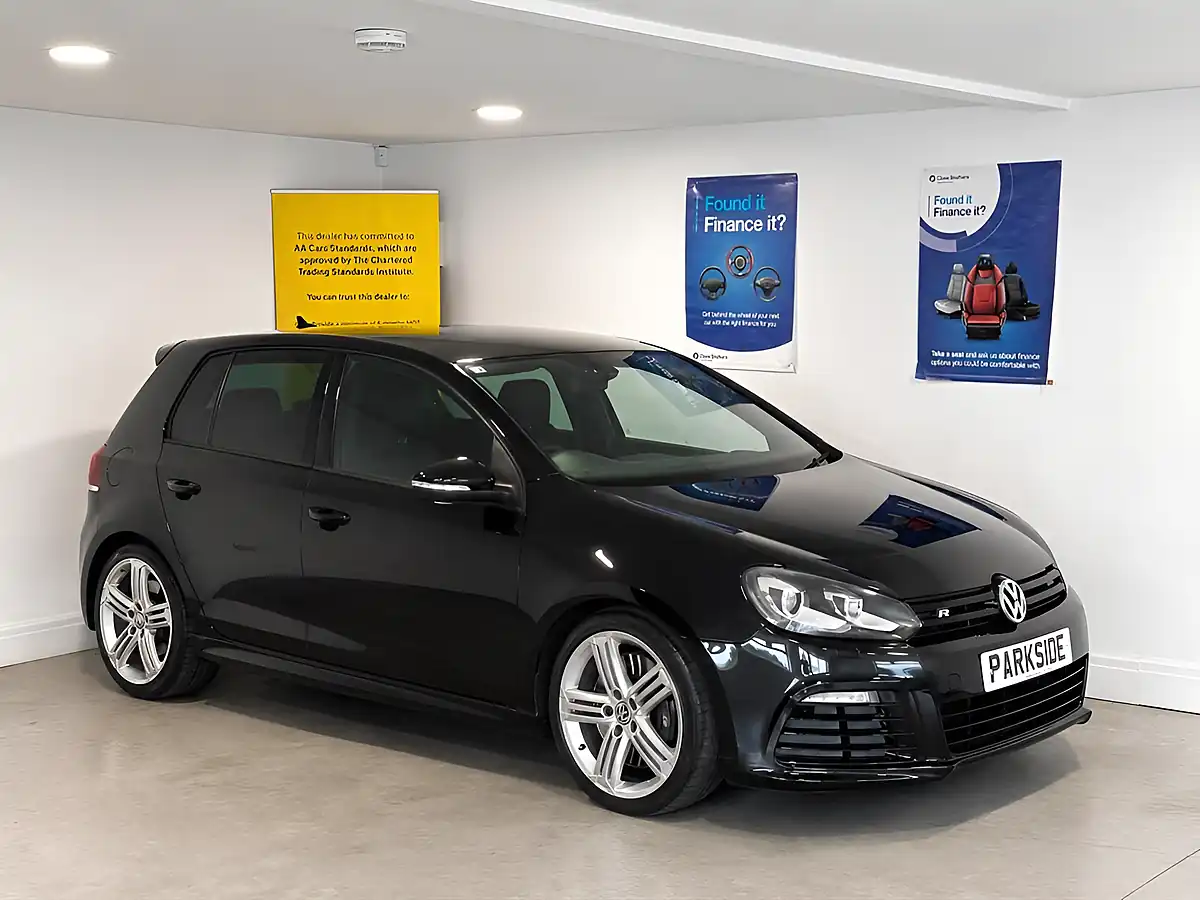 Used 2011 Volkswagen Golf R (leather) Deep Black - Front View