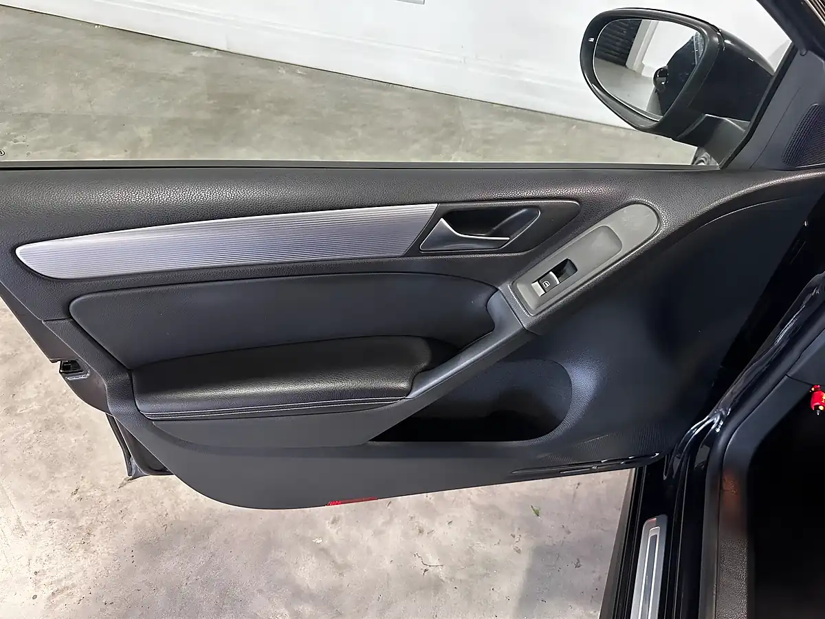Used 2011 Volkswagen Golf R (leather) Deep Black - Interior and Exterior details 16