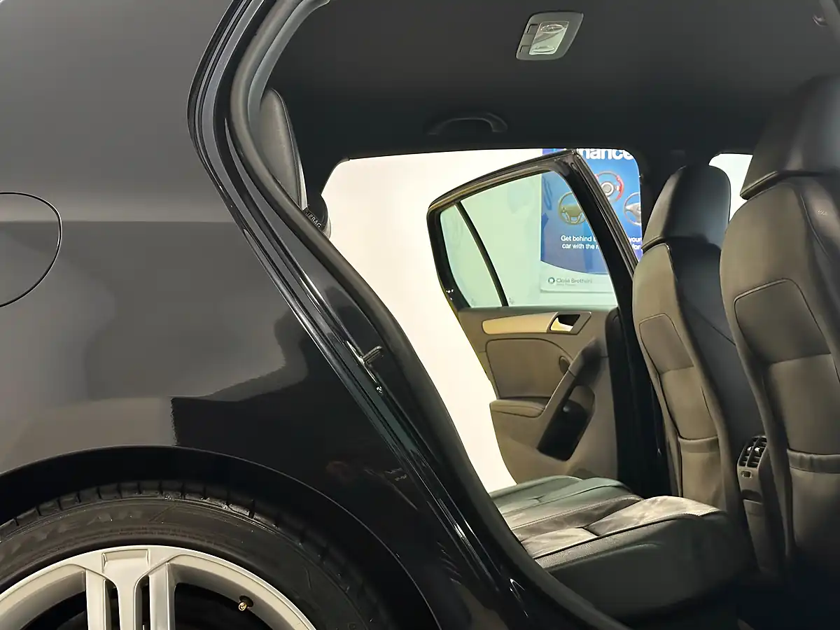 Used 2011 Volkswagen Golf R (leather) Deep Black - Interior and Exterior details 18