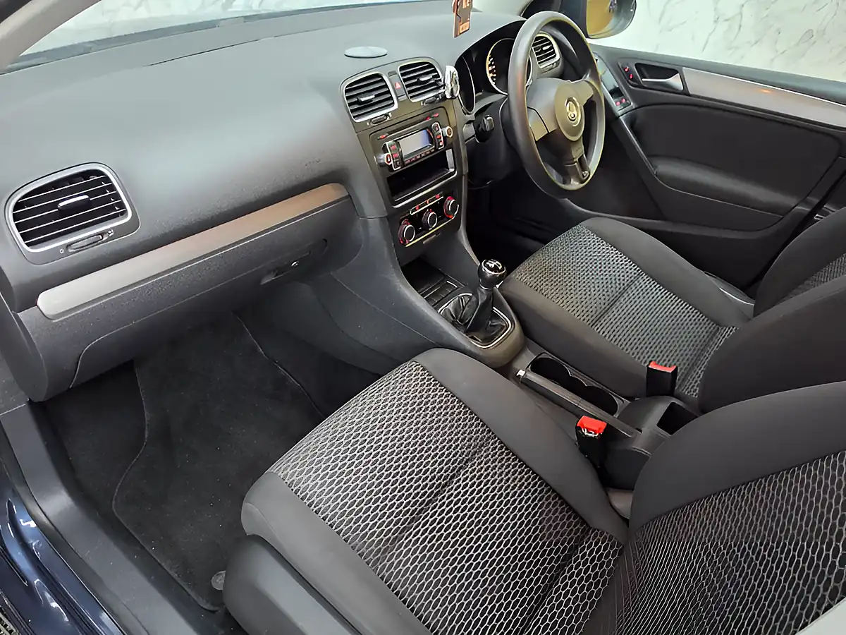 Used 2011 Volkswagen Golf S Blue - Interior and Exterior details 12