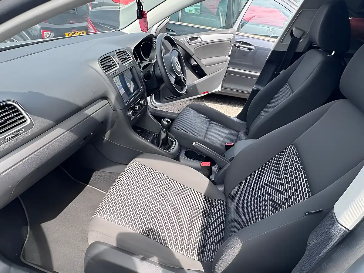 Used 2011 Volkswagen Golf S Silver - Interior and Exterior details 13