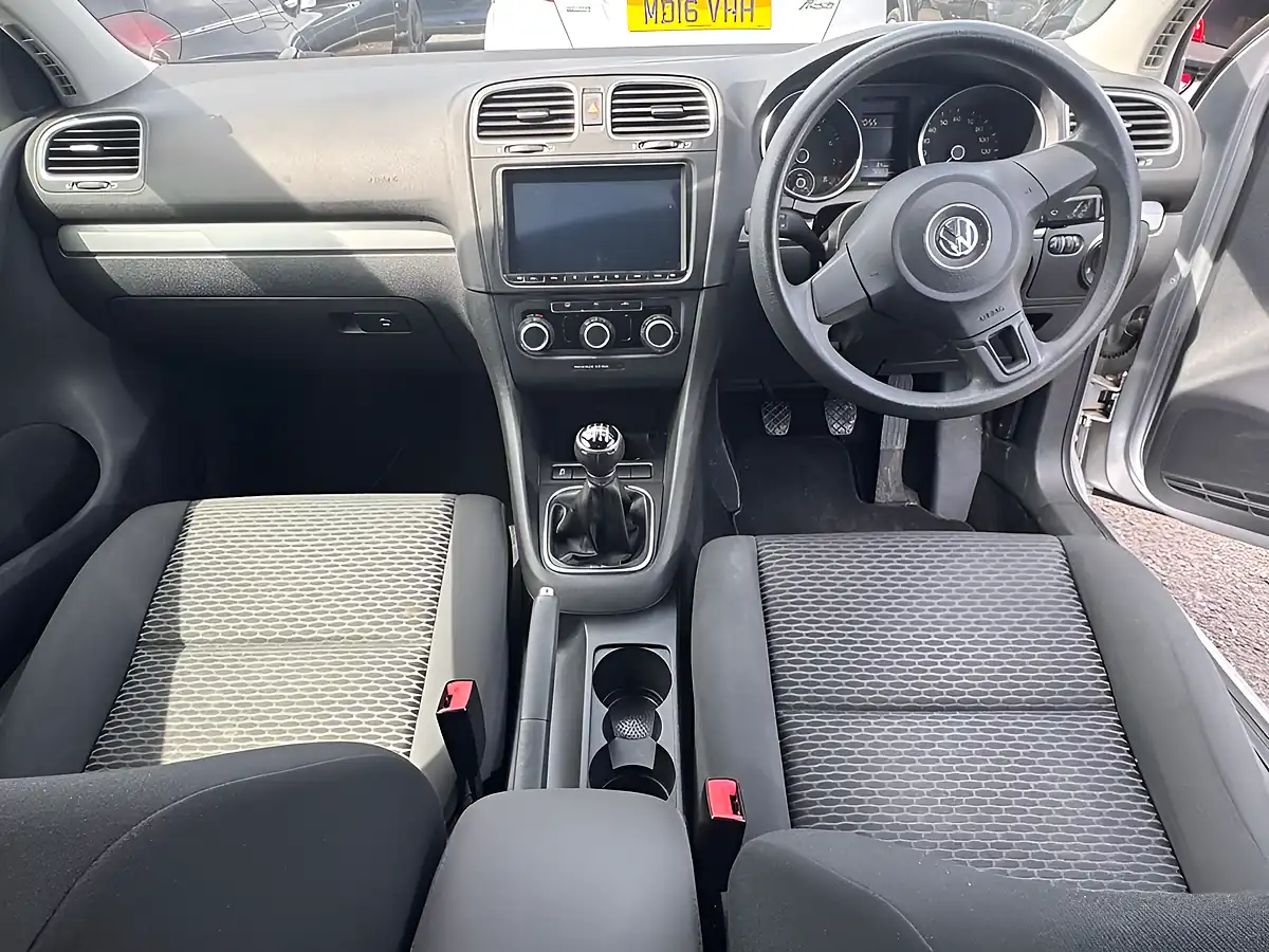 Used 2011 Volkswagen Golf S Silver - Interior and Exterior details 15