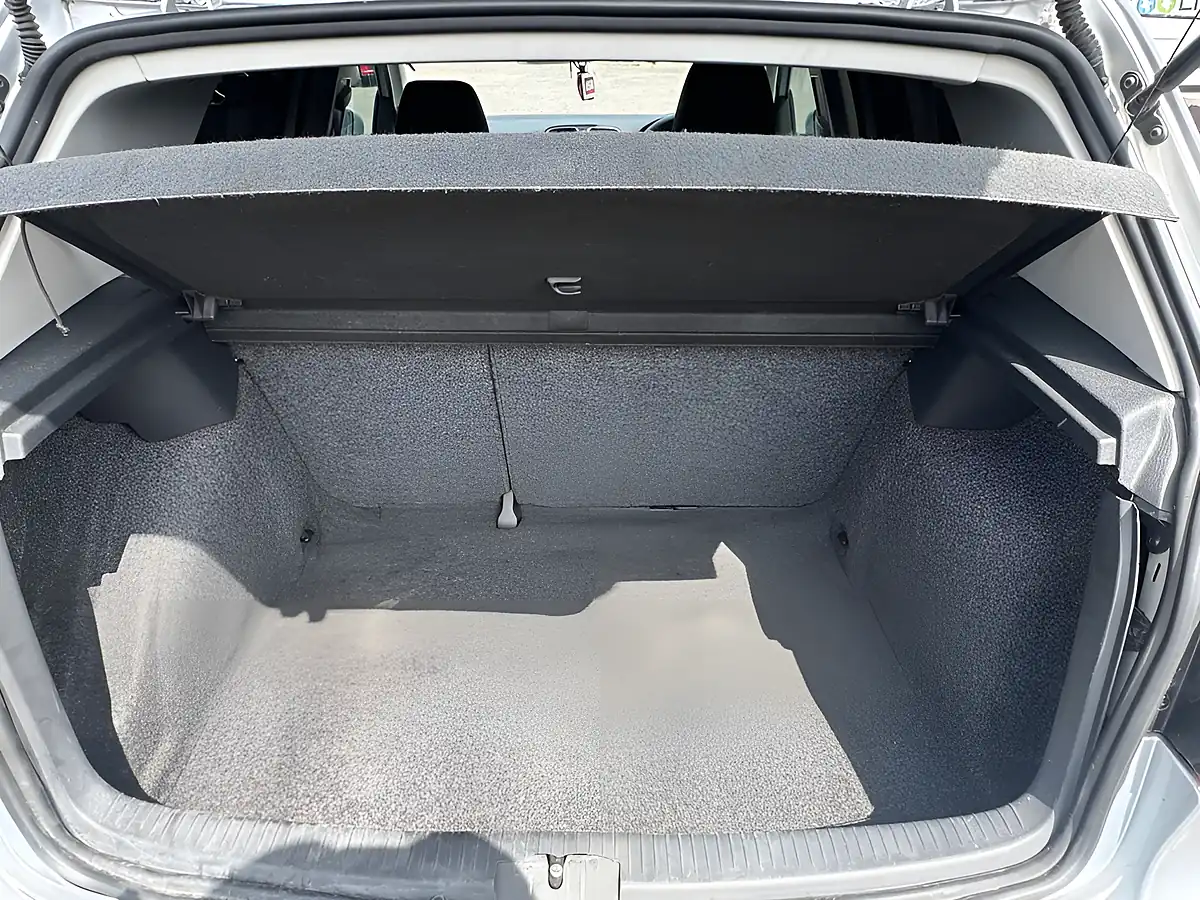 Used 2011 Volkswagen Golf S Silver - Interior and Exterior details 16