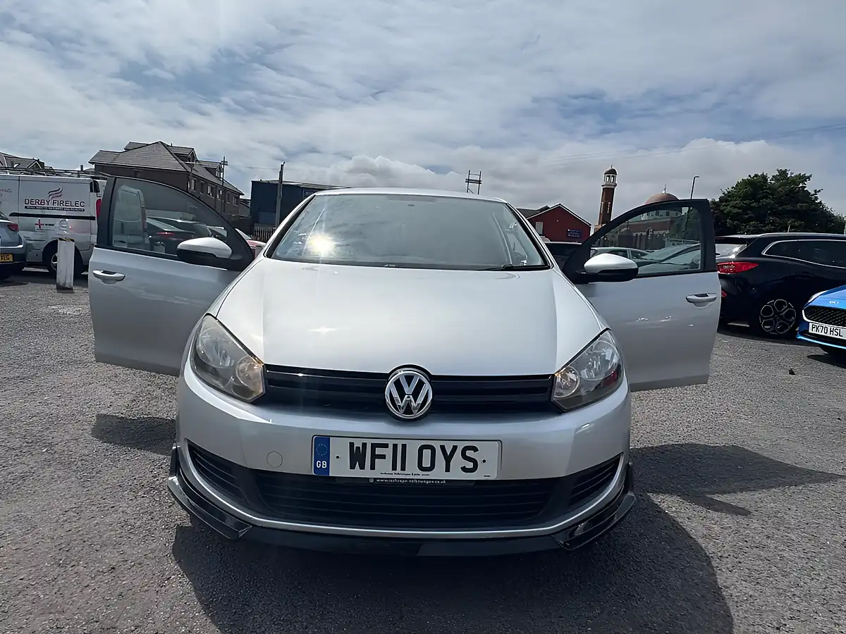 Used 2011 Volkswagen Golf S Silver - Interior and Exterior details 3